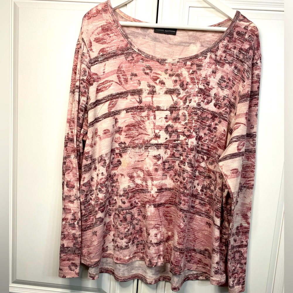 Women’s Size Large All Over Pink Purple Designed Pattern on Shirt Scoop Neck